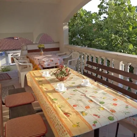 Mit Balkon- Fuer Vier Personen By Interhome Pula