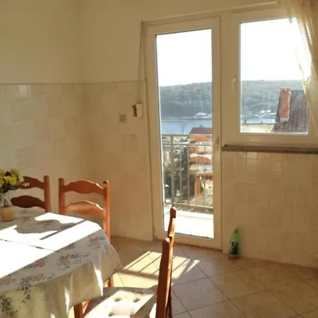 Mit Balkon- Fuer Vier Personen By Interhome Appartement Pula